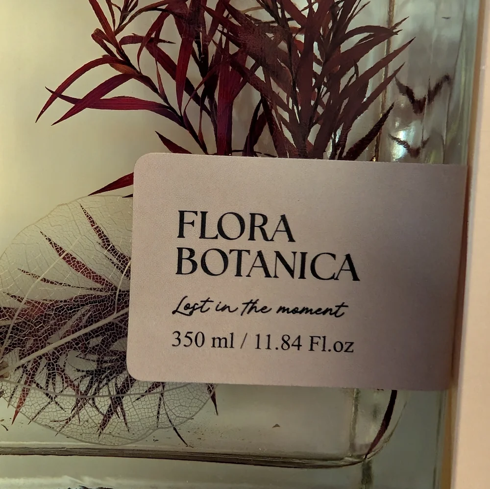 Aroma Home Floral Scent Diffuser with Black and White Design